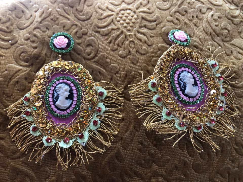 Orecchini lavorati con cammeo