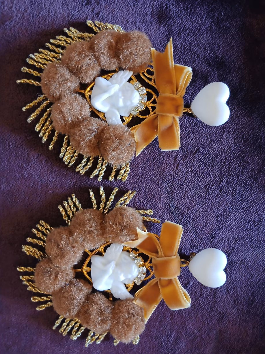 Orecchino con angelo e pon pon 